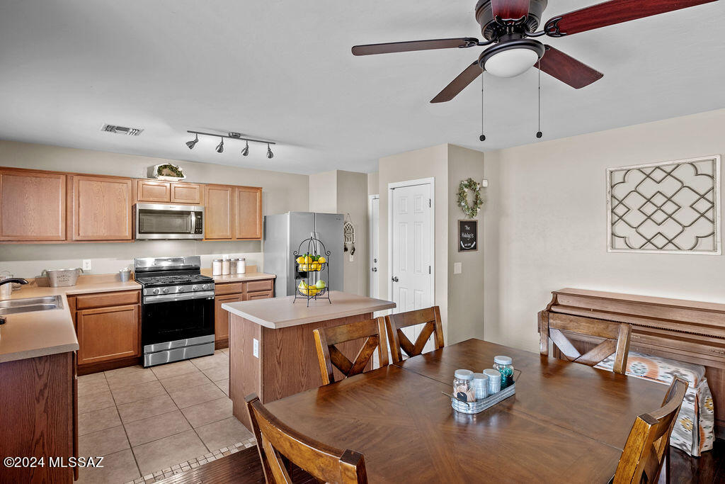8350 West Razorbill Drive Tucson, AZ 85757 - Photo 9 of 27