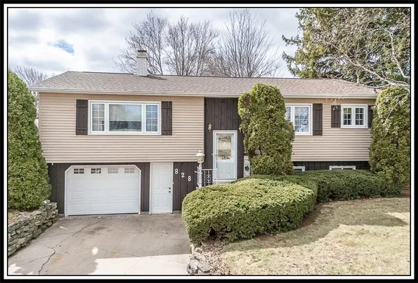 $274,900 | 828 West Warren Street, New London, WI 54961