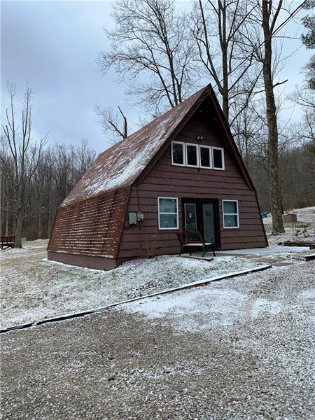 Great little cottage on nearly an acre completely furnished!