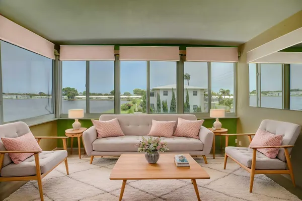 $129,000 | 1118 Lake Terrace, Unit 204, Boynton Beach, FL 33426