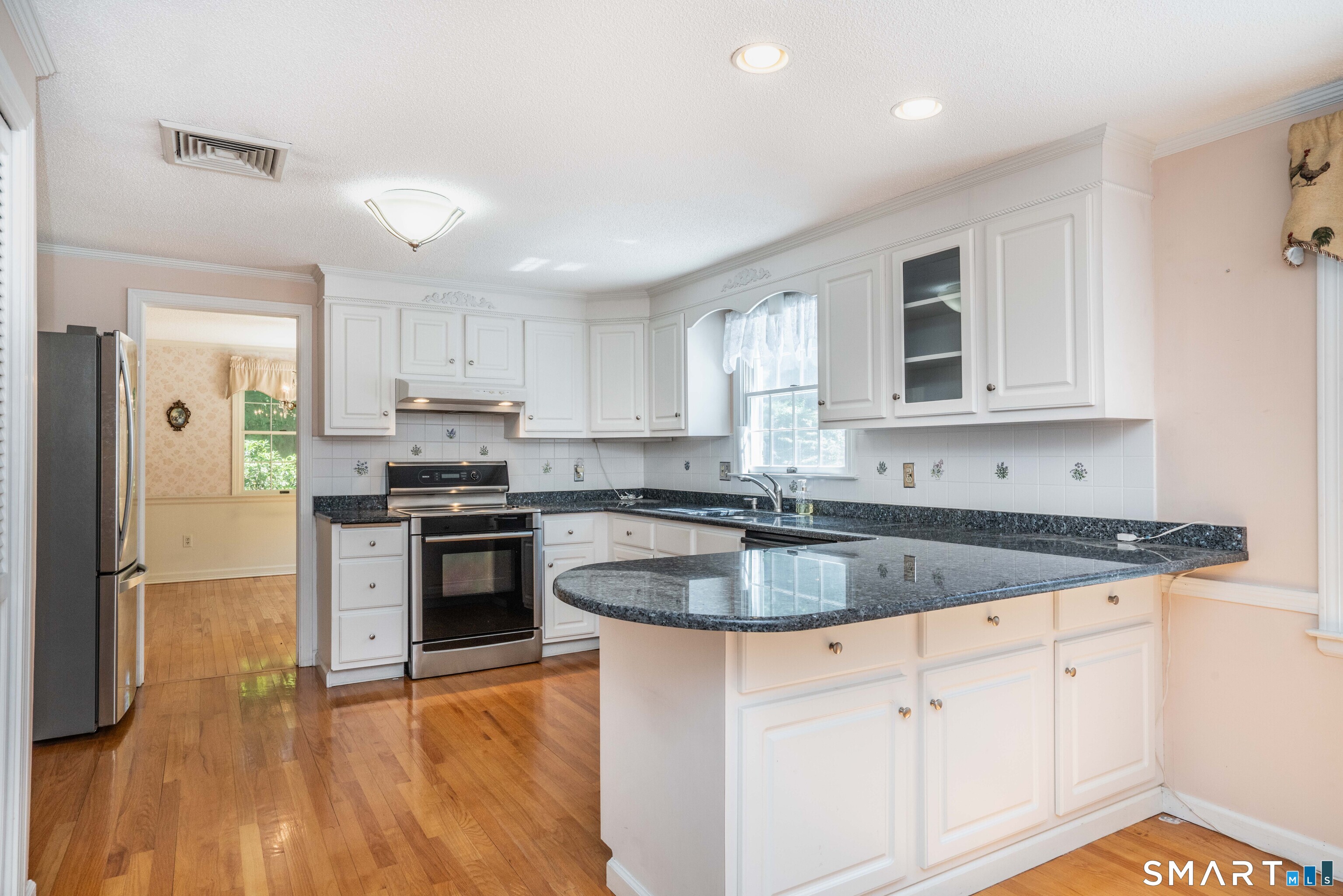 290 Old Farms Road Simsbury, CT 06070 - Photo 13 of 40
