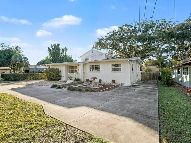a view of a house with backyard and sitting area