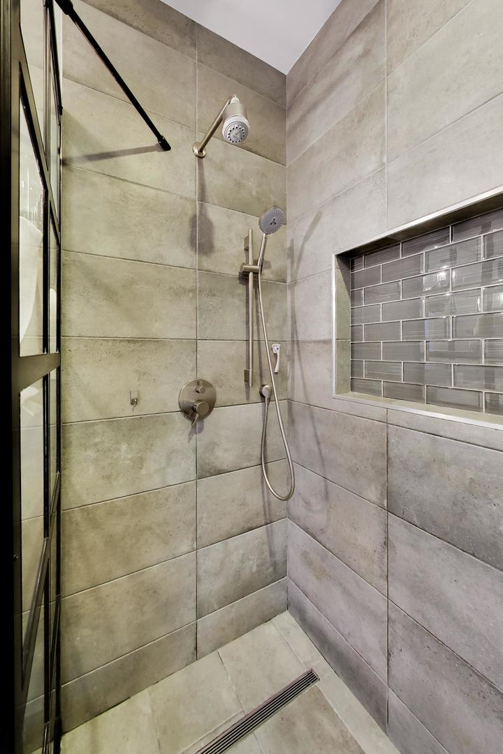 1902 West Division Street, Unit 4S Chicago, IL 60622 - Photo 19 of 33