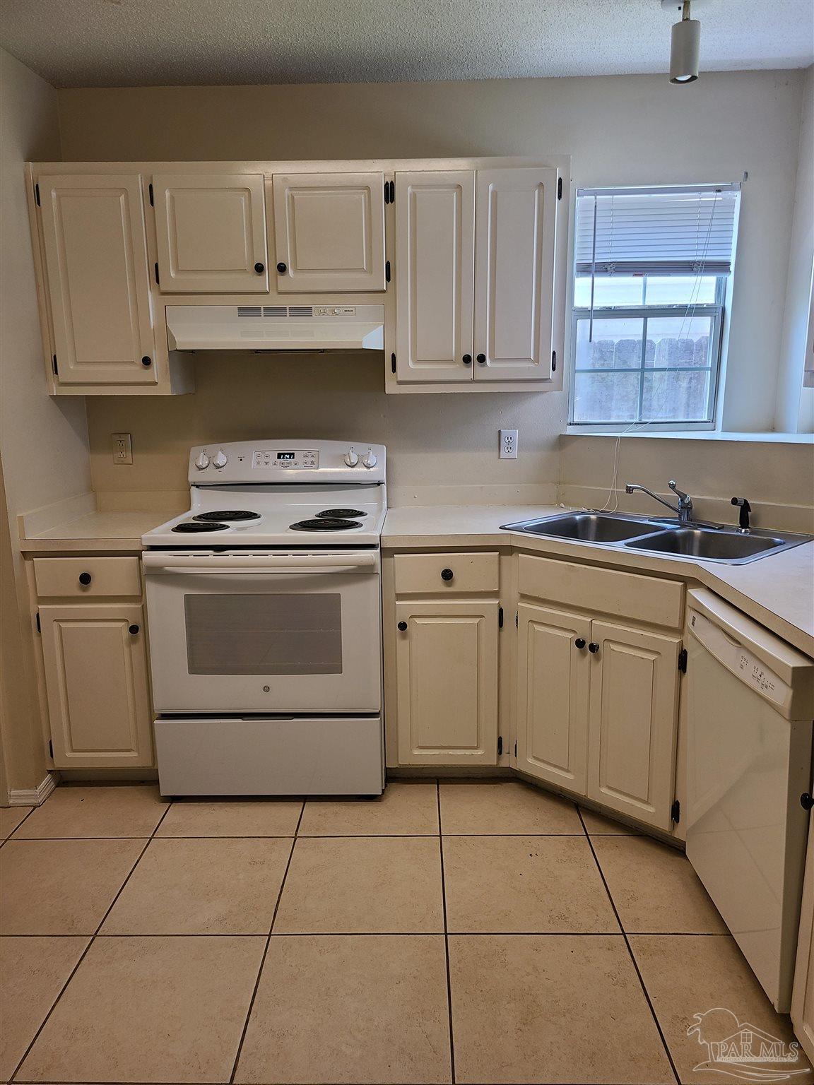 137 Mirabelle Circle Pensacola, FL 32514 - Photo 3 of 21 a kitchen with cabinets appliances and a sink