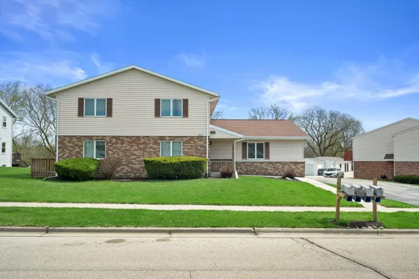 $699,900 | 1605 Vogt Drive, West Bend, WI 53095