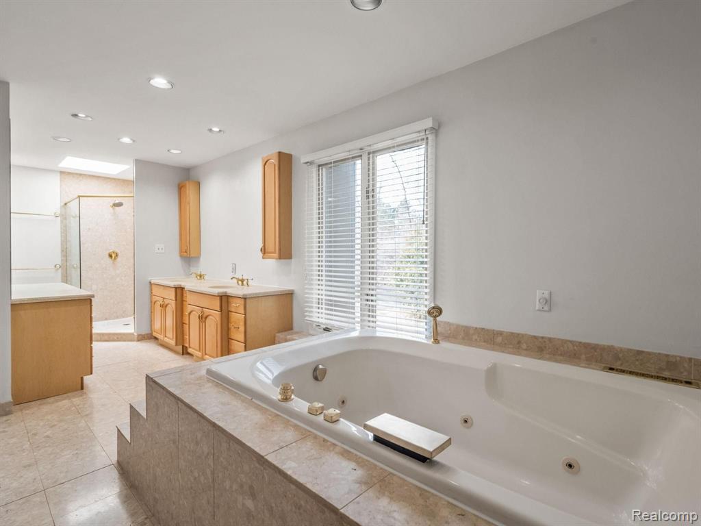 2880 Walnut Lake Road West Bloomfield, MI 48323 - Photo 18 of 30