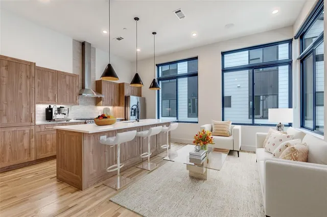 $3,100 | 5609 Live Oak Street, Unit 502, Dallas, TX 75206