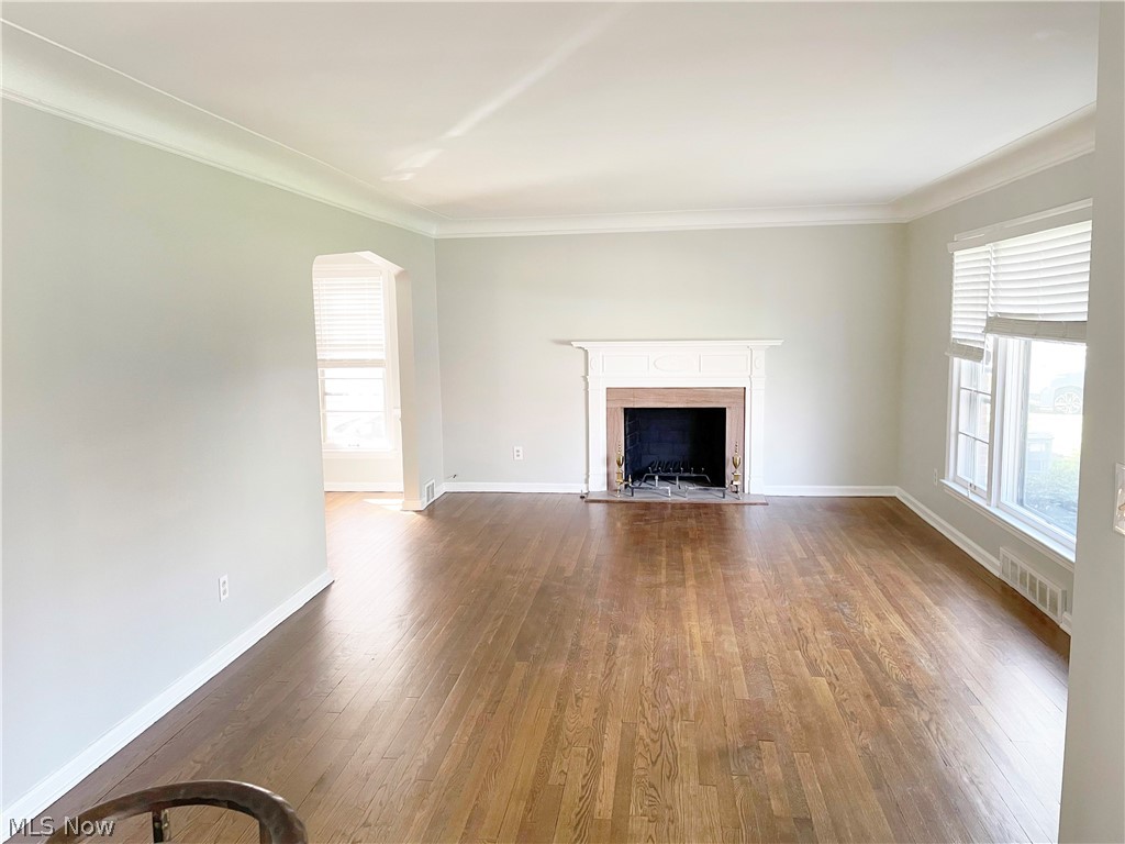 2346 Charney Road Cleveland, OH 44118 - Photo 6 of 28 Living Room