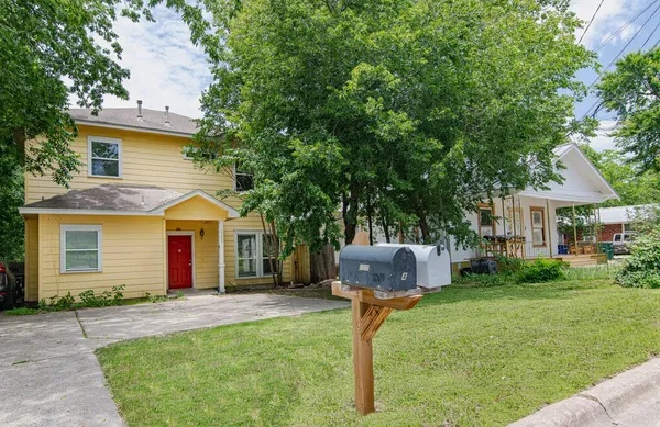 $2,595 | 1702 Singleton Avenue, Unit A, Austin, TX 78702