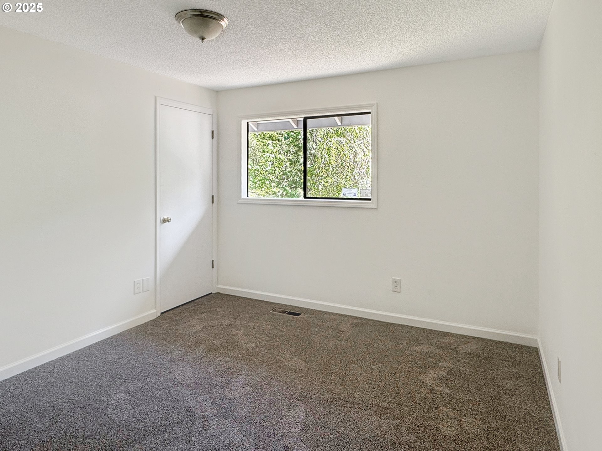 7510 Southeast Barbara Welch Road Portland, OR 97236 - Photo 8 of 33 Gallery Image 8