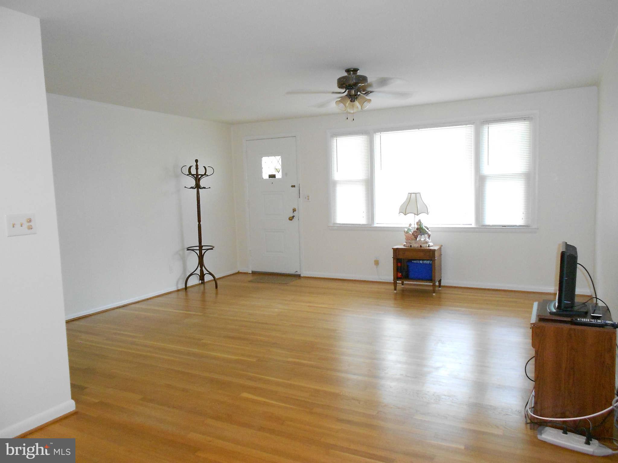 3701 Vega Road Randallstown, MD 21133 - Photo 2 of 28 Living Room