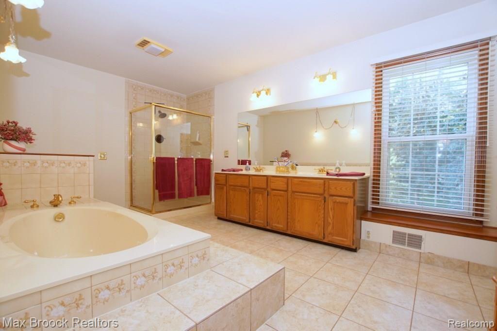 36296 Fredericksburg Road Farmington Hills, MI 48331 - Photo 13 of 30
