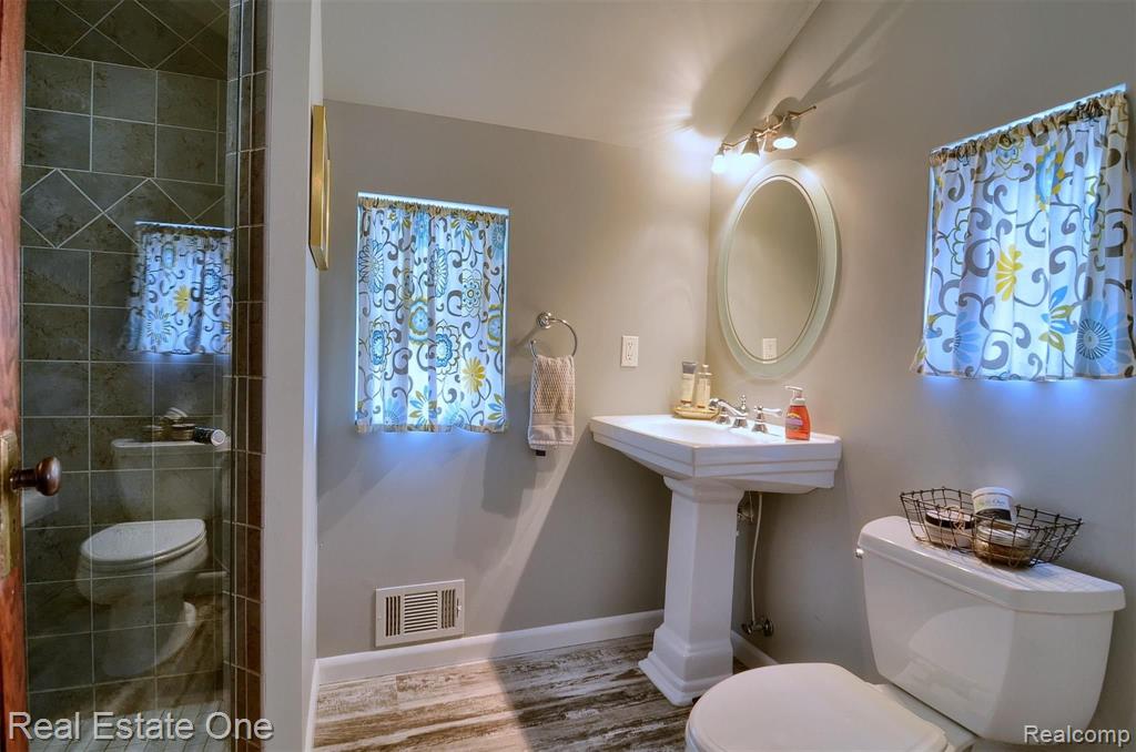 416 North Castell Avenue Rochester, MI 48307 - Photo 23 of 46