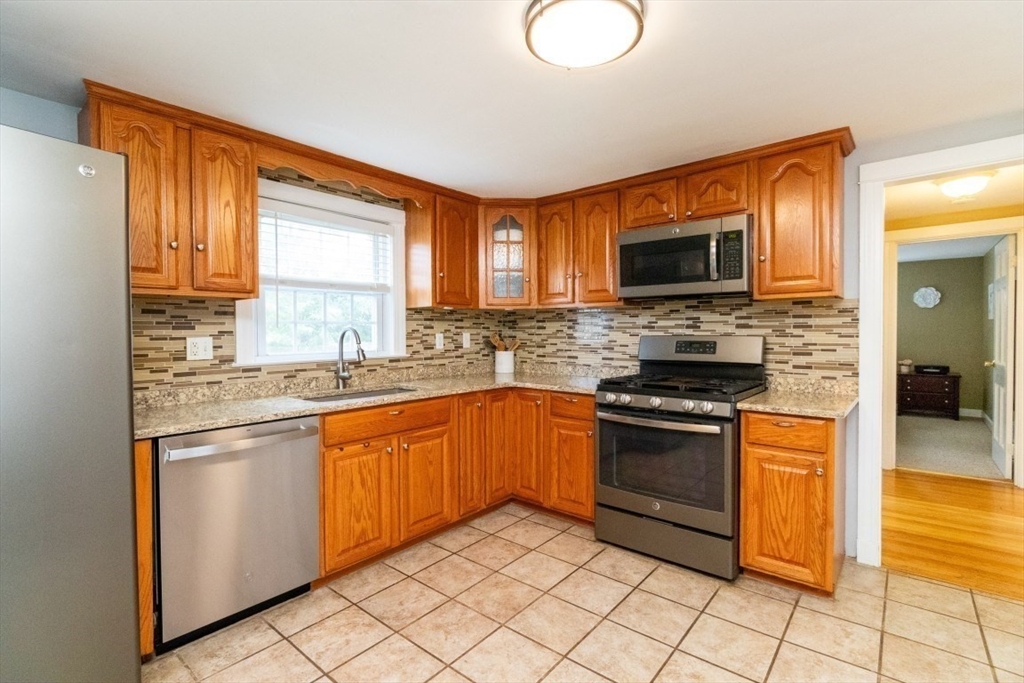 52 Chisholm Road Weymouth, MA 02190 - Photo 6 of 32 Gallery Image 6