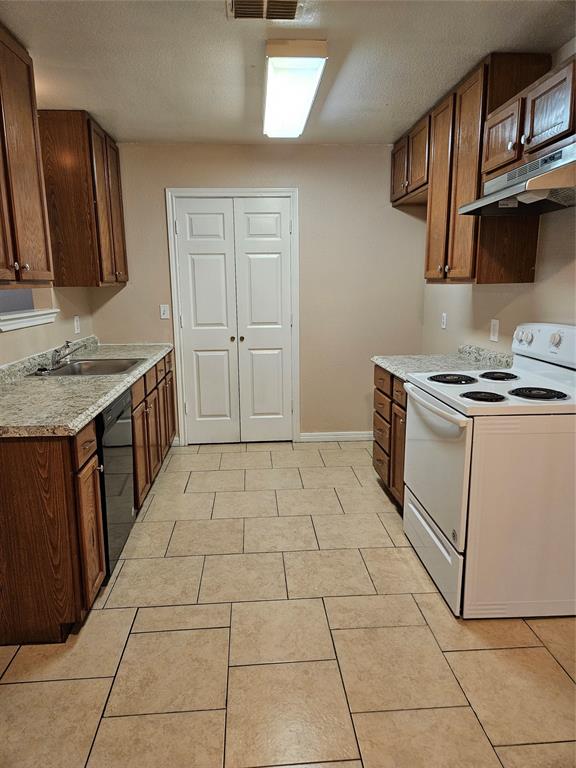 225 East Craven Avenue Lacy-Lakeview, TX 76705 - Photo 8 of 11 a kitchen with a stove top oven and cabinets