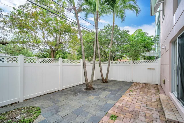 $3,900 | 477 Northeast 1st Street, Pompano Beach, FL 33060