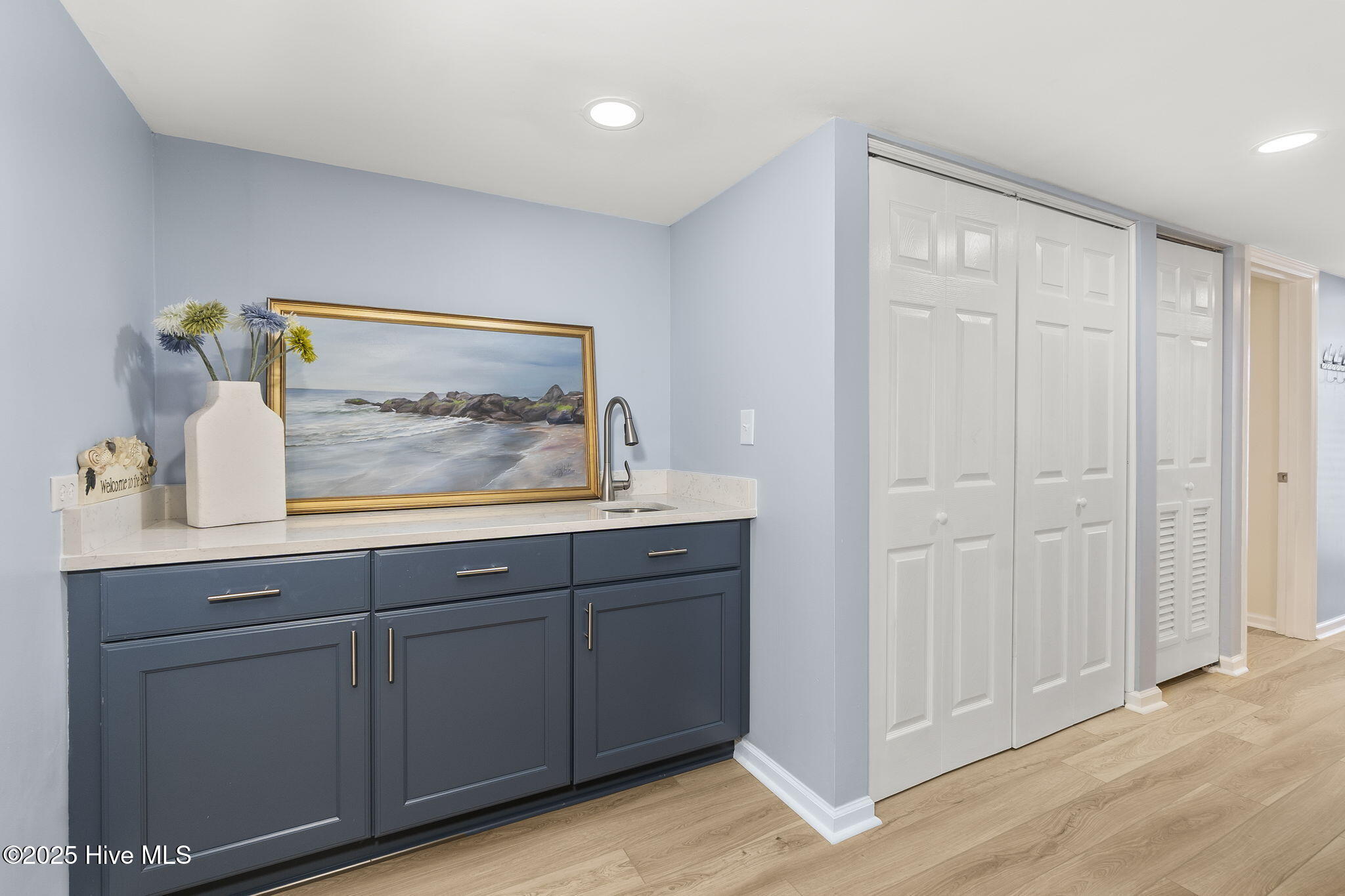 331 Salter Path Road, Unit 104 BEACHWALK Pine Knoll Shores, NC 28512 - Photo 14 of 47 Wet bar