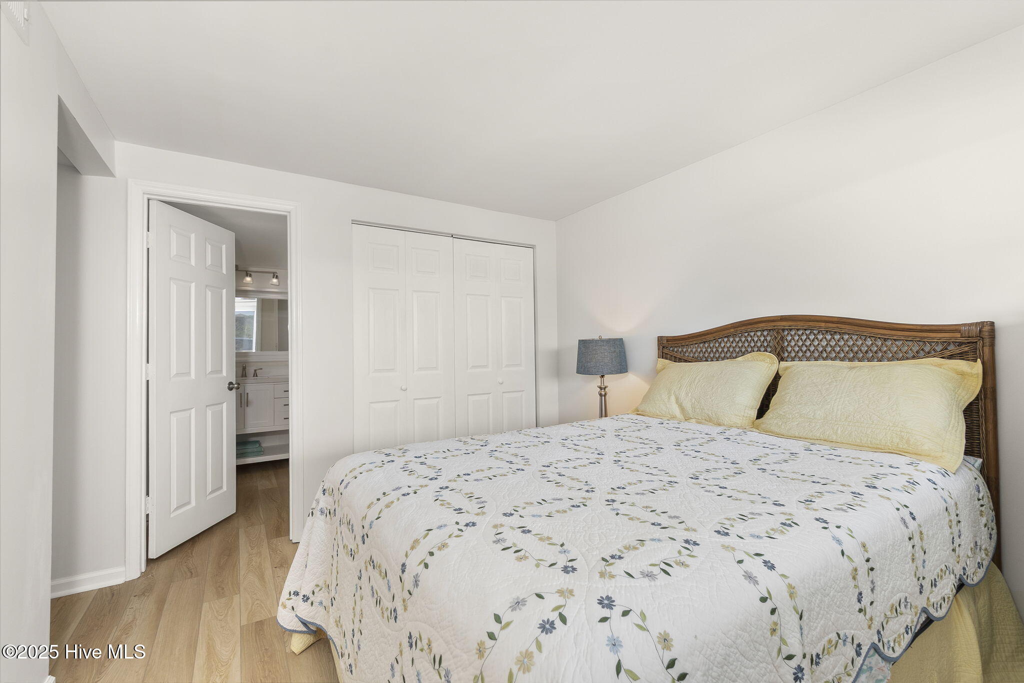 331 Salter Path Road, Unit 104 BEACHWALK Pine Knoll Shores, NC 28512 - Photo 20 of 47 Guest bedroom 1 suite