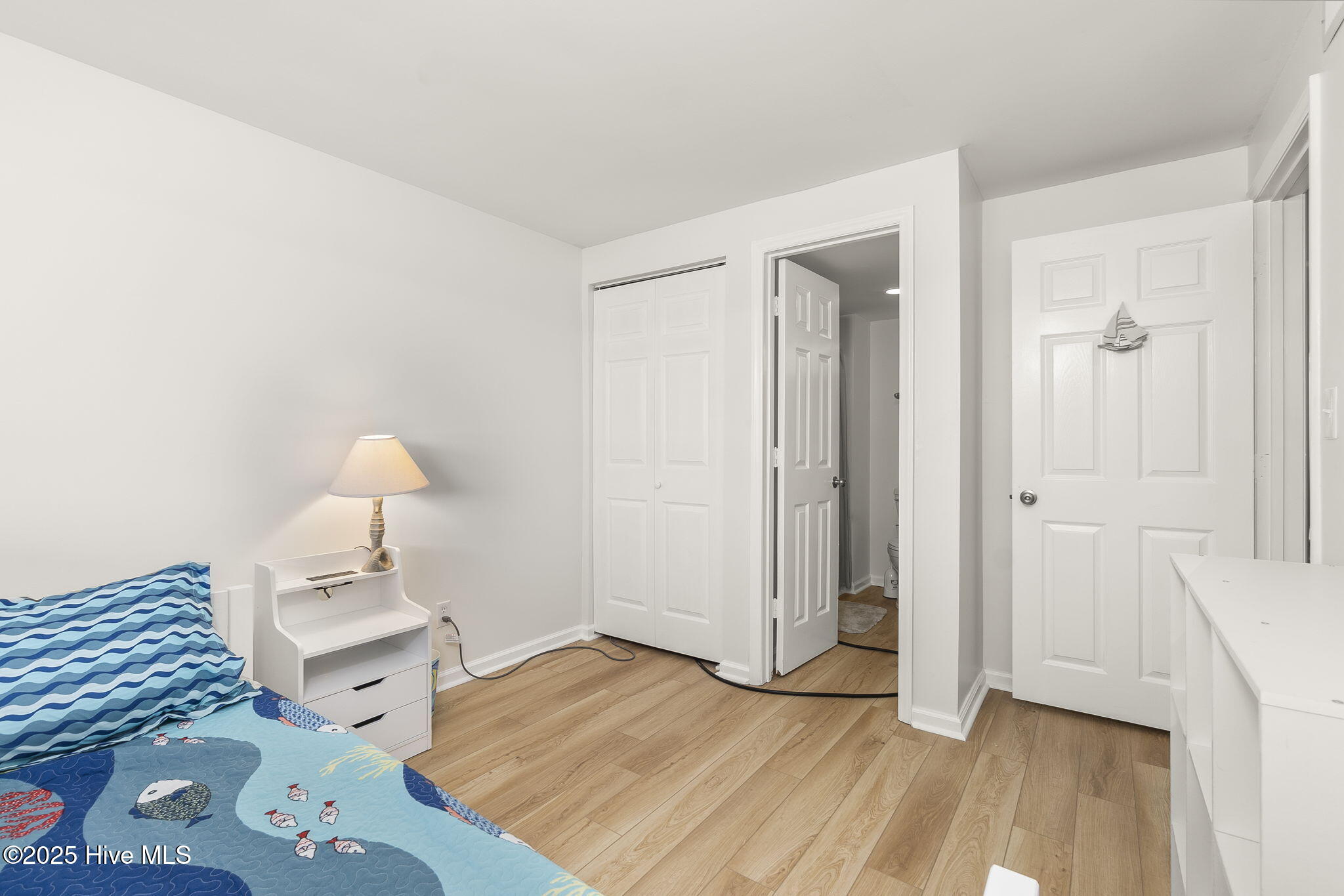 331 Salter Path Road, Unit 104 BEACHWALK Pine Knoll Shores, NC 28512 - Photo 24 of 47 Guest bedroom 2 suite