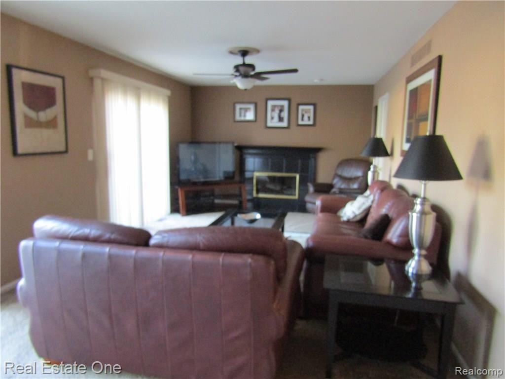 17153 Quarry Road Riverview, MI 48193 - Photo 8 of 16