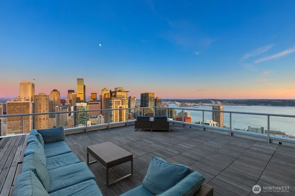 $899,999 | 588 Bell Street, Unit 2102S, Seattle, WA 98121
