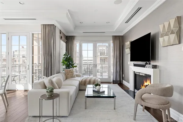 $2,625,000 | 1000 Royal Court, Unit 1207, North Hills, NY 11040