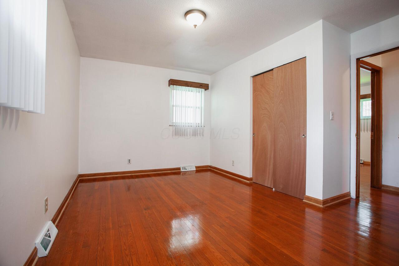 1264 Shady Lane Road Columbus, OH 43227 - Photo 10 of 20 Primary Bedroom