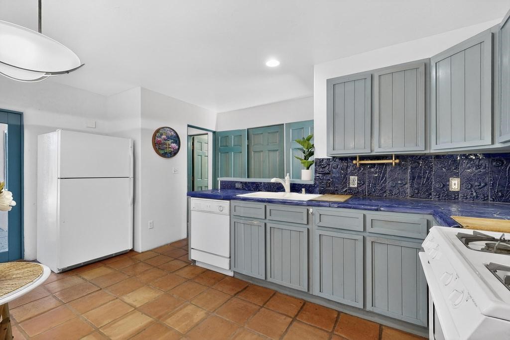 200 Ojo De La Vaca Road Santa Fe, NM 87508 - Photo 16 of 42 Kitchen