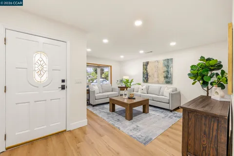$629,000 | 140 Wayne Court, Vacaville, CA 95687