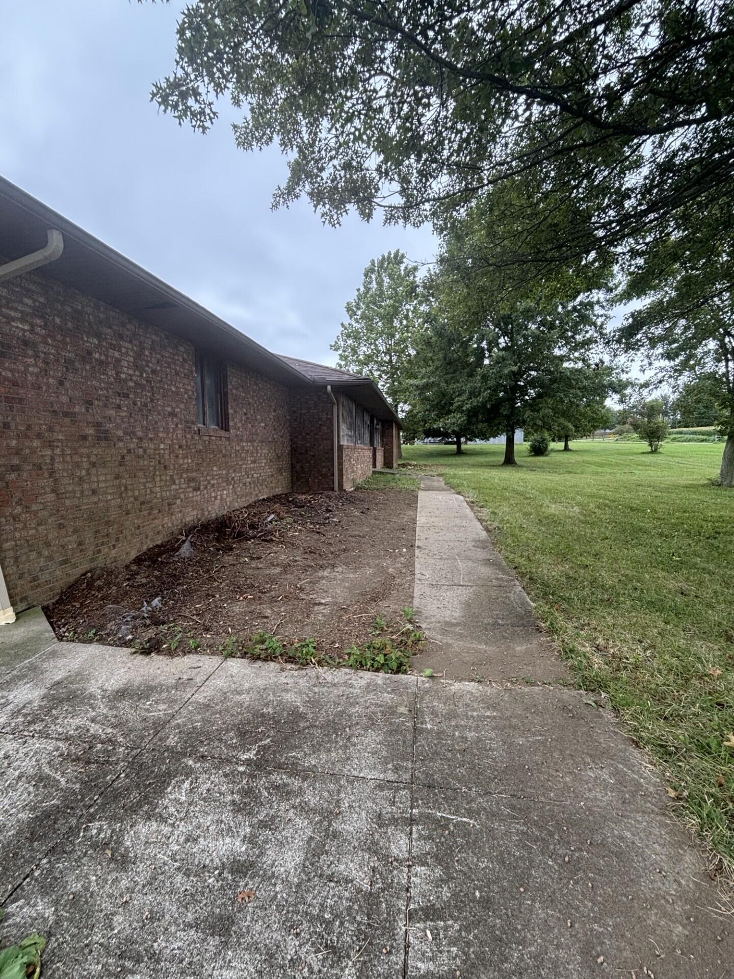 2017 Hazelton-Etna Road Southwest Alexandria, OH 43001 - Photo 13 of 39 .