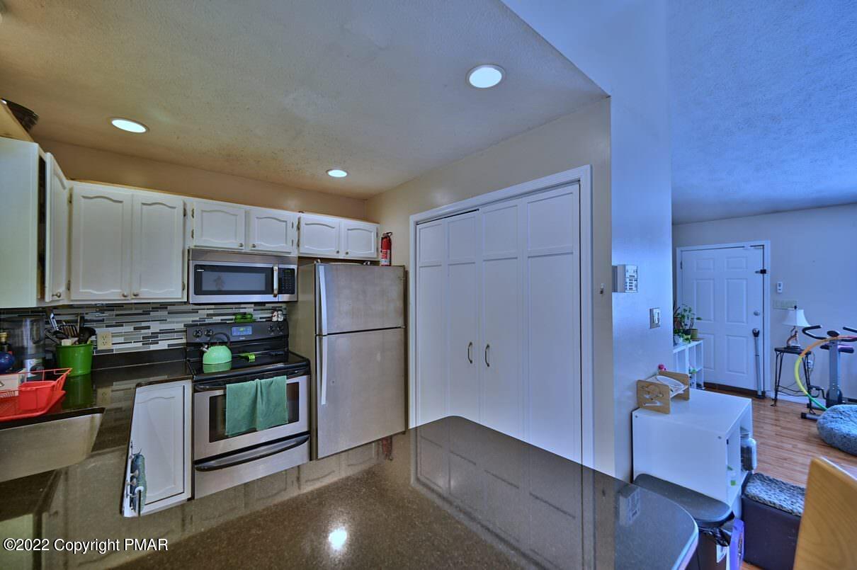 1039 Dancing Ridge Road East Stroudsburg, PA 18302 - Photo 15 of 40 a kitchen with stainless steel appliances granite countertop a refrigerator and a stove top oven