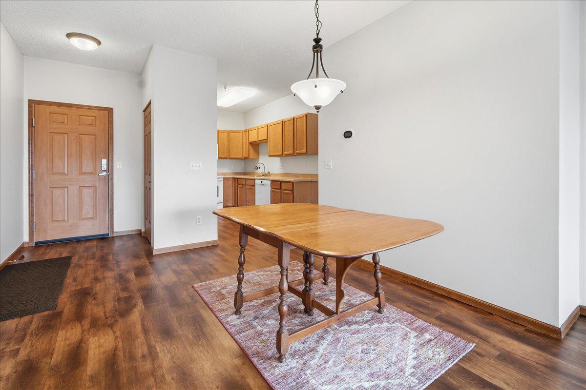 114200 Hundertmark Road, Unit 212 Chaska, MN 55318 - Photo 11 of 29