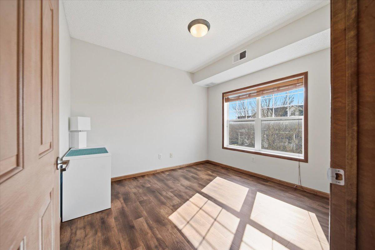 114200 Hundertmark Road, Unit 212 Chaska, MN 55318 - Photo 20 of 29