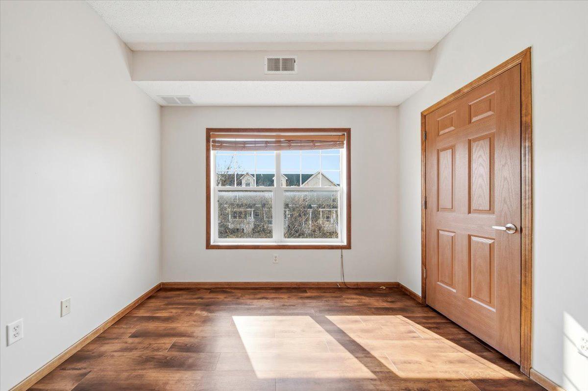 114200 Hundertmark Road, Unit 212 Chaska, MN 55318 - Photo 21 of 29