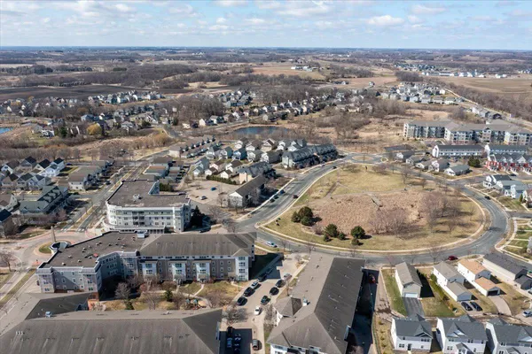 $196,500 | 114200 Hundertmark Road, Unit 212, Chaska, MN 55318