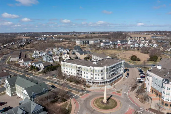 $196,500 | 114200 Hundertmark Road, Unit 212, Chaska, MN 55318