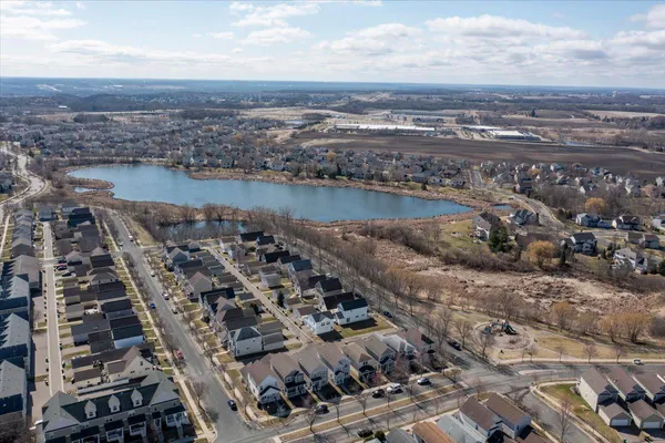 $196,500 | 114200 Hundertmark Road, Unit 212, Chaska, MN 55318