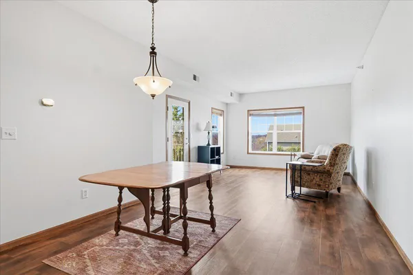 $196,500 | 114200 Hundertmark Road, Unit 212, Chaska, MN 55318