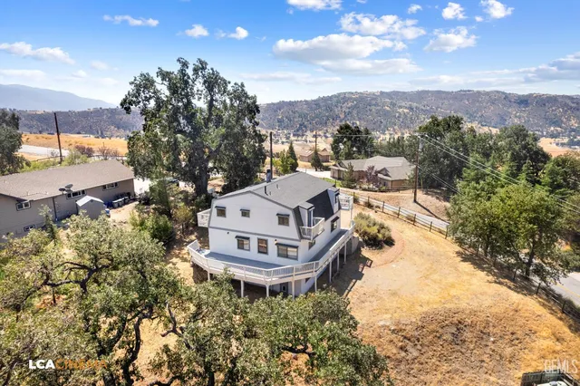 a view of a house with a yard in front of it