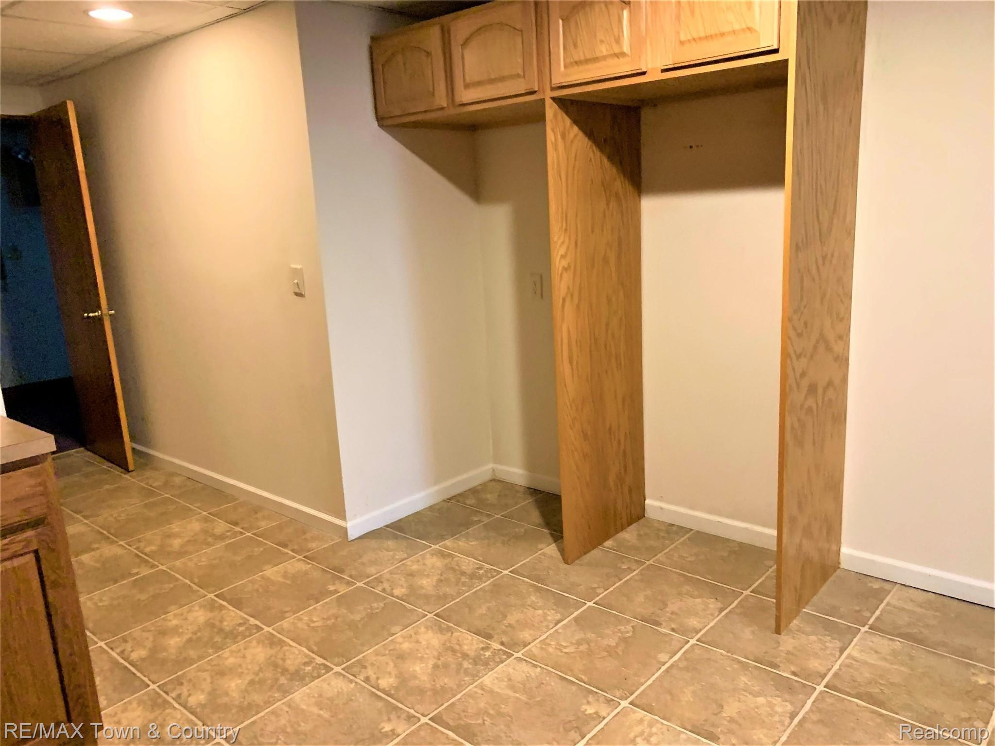 8215 Elms Road Flushing, MI 48433 - Photo 29 of 46 elms basementkitchen.jpg