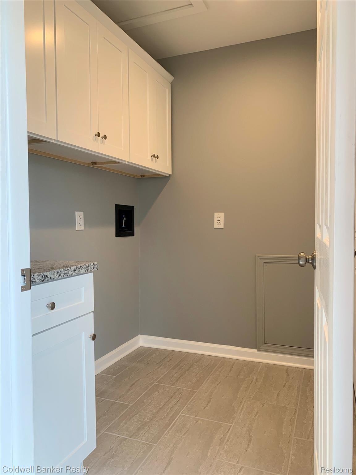 1750 Henbert Road West Bloomfield, MI 48324 - Photo 15 of 26 First floor laundry