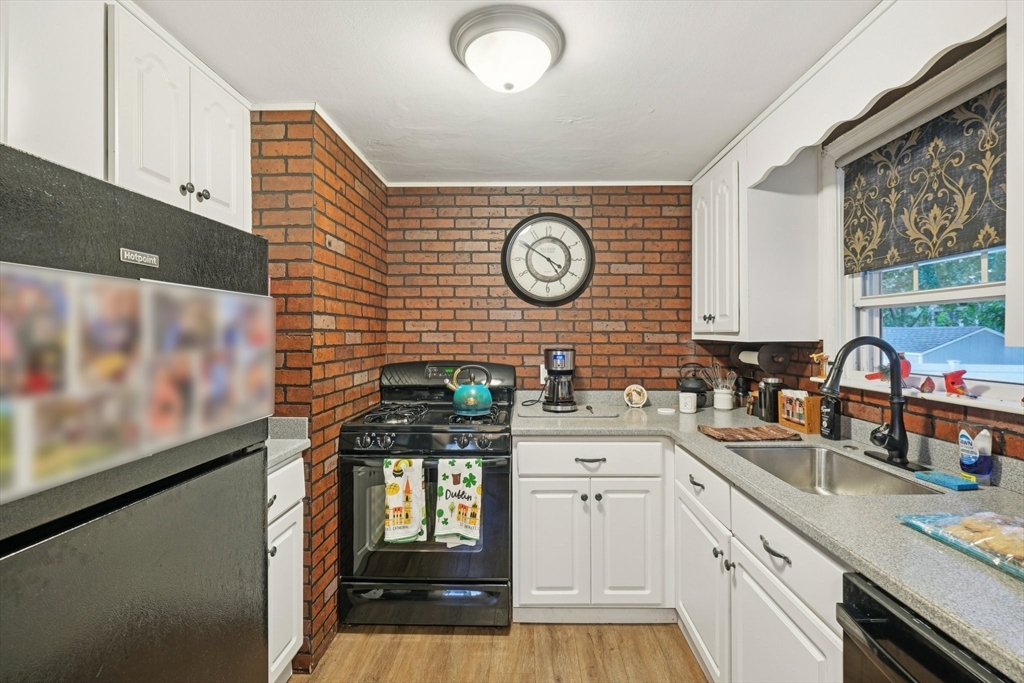 95 Fuller Road Weymouth, MA 02191 - Photo 8 of 28 Gallery Image 8