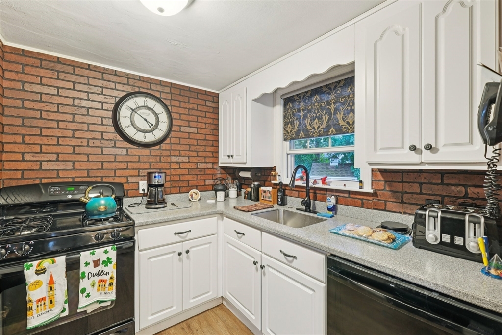 95 Fuller Road Weymouth, MA 02191 - Photo 9 of 28 Gallery Image 9