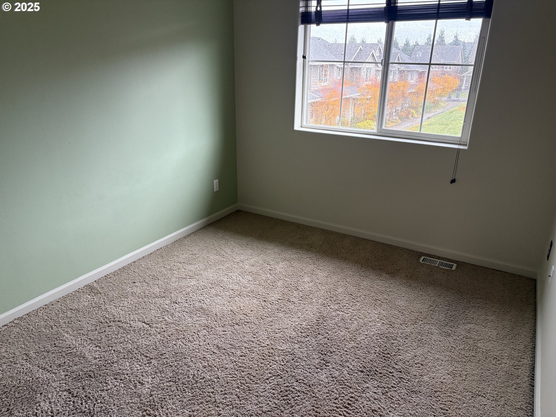 10552 Northeast Gateway Street Hillsboro, OR 97006 - Photo 21 of 41 an empty room with a window