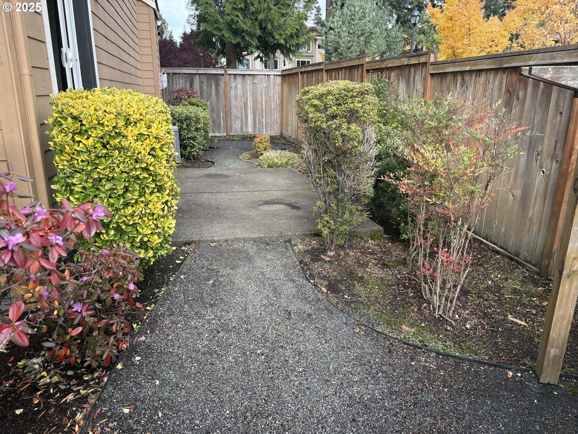 10552 Northeast Gateway Street Hillsboro, OR 97006 - Photo 32 of 41 a backyard of a house with lots of green space