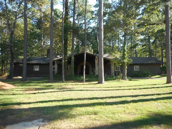 $399,000 | 900 Machen Drive, Springhill, LA 71075