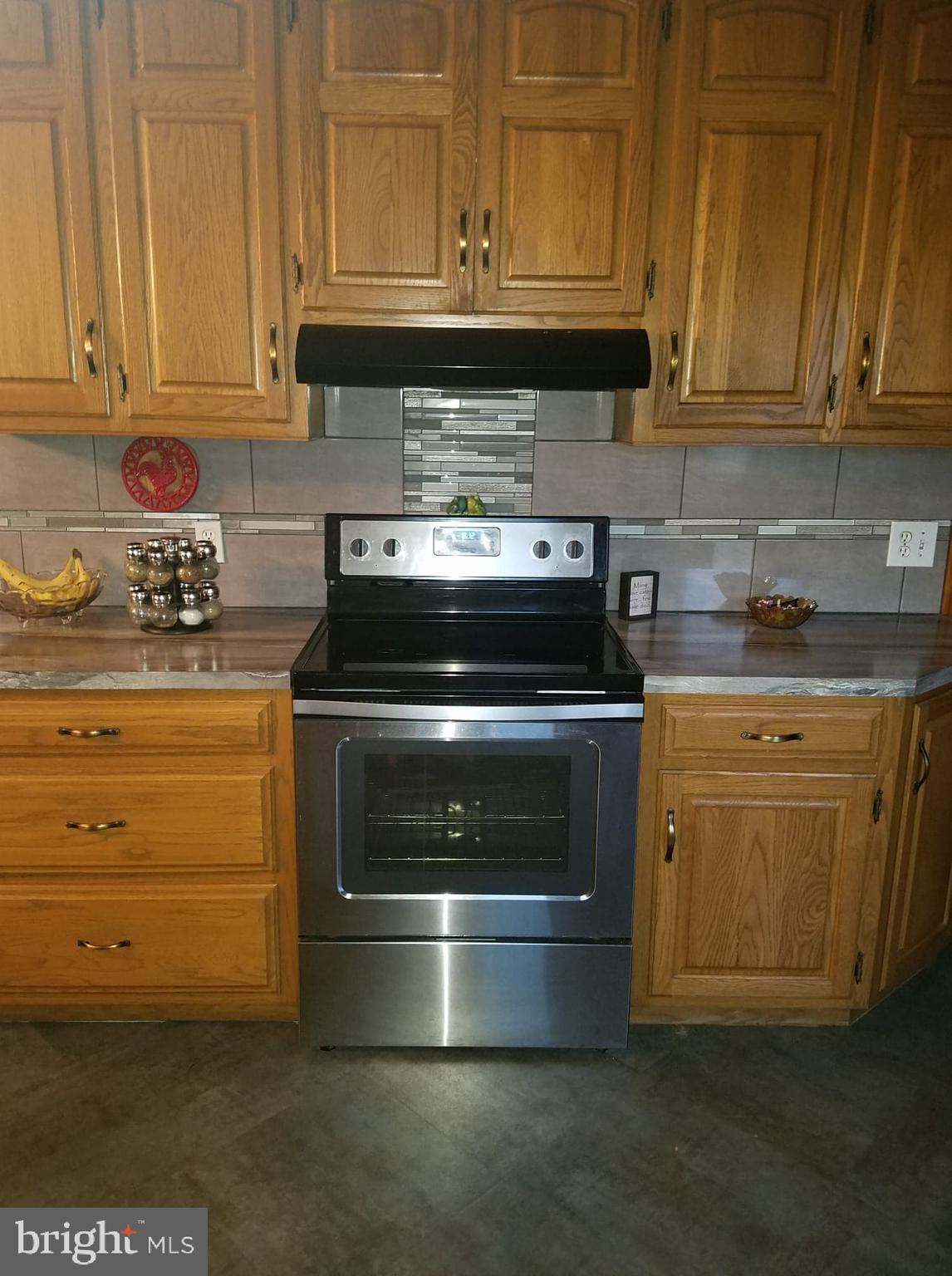 1584 Hossler Road Manheim, PA 17545 - Photo 7 of 39 Kitchen/ newer stove, new backsplash