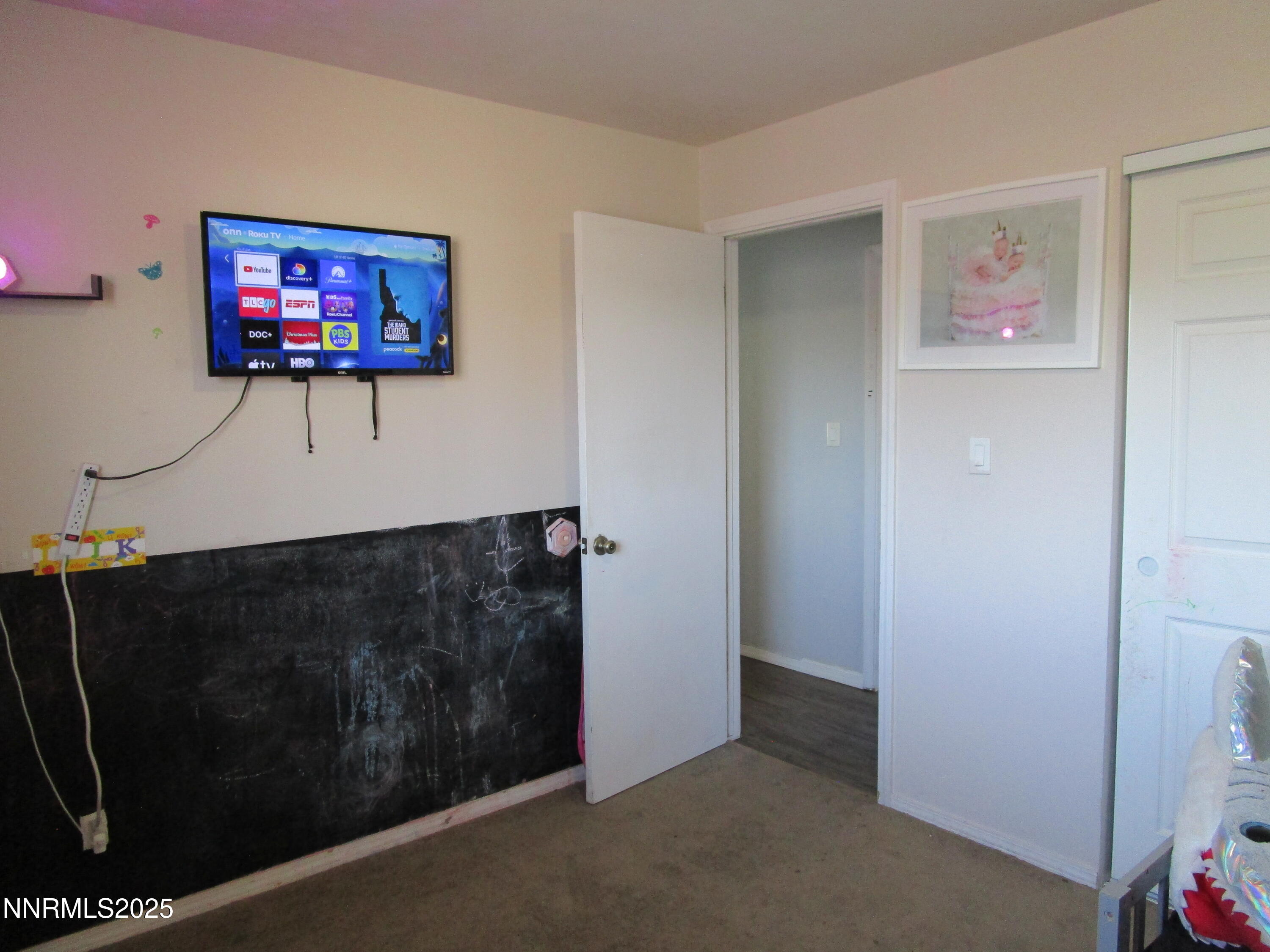 1091 Tiffany Drive Fallon, NV 89406 - Photo 27 of 31 a living room with furniture