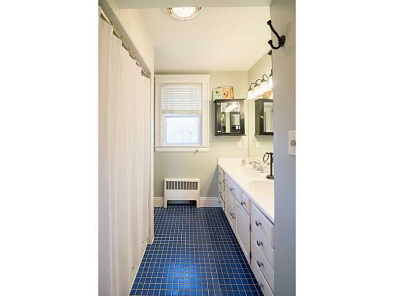 175 New Meadow Road Barrington, RI 02806 - Photo 15 of 20 Bathroom.