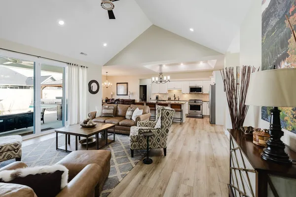 $550,000 | 1112 Daybreak Drive, Marion, IL 62959